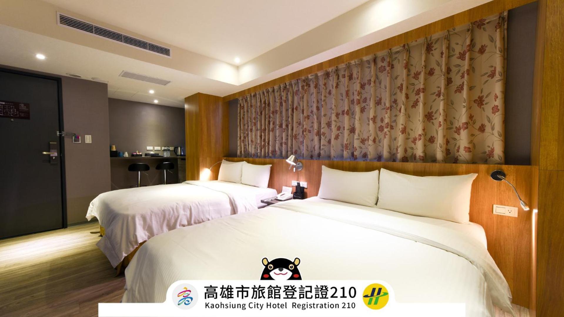 Blue Coast Hotel Kaohsiung Bagian luar foto