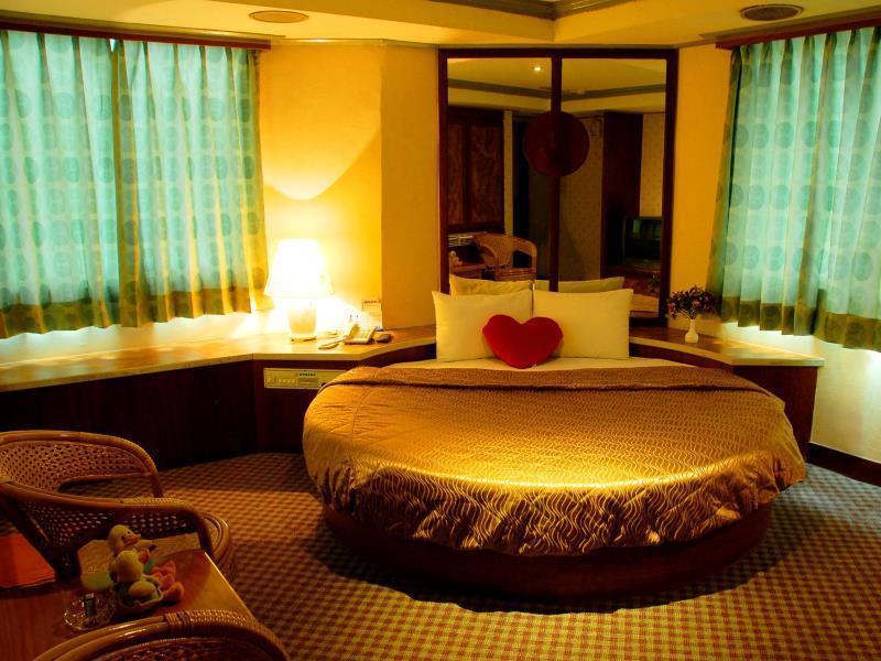 Blue Coast Hotel Kaohsiung Bagian luar foto