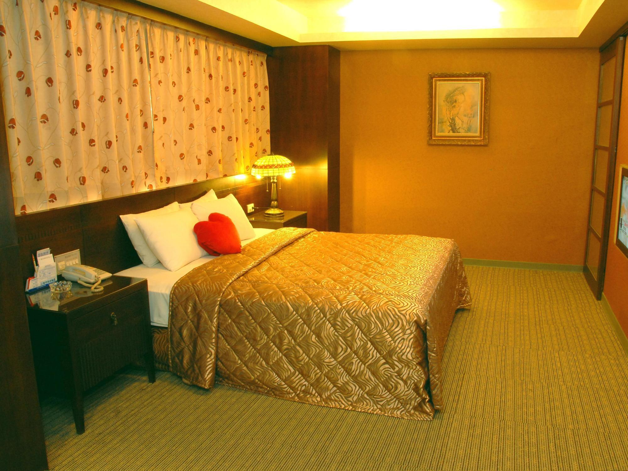 Blue Coast Hotel Kaohsiung Bagian luar foto