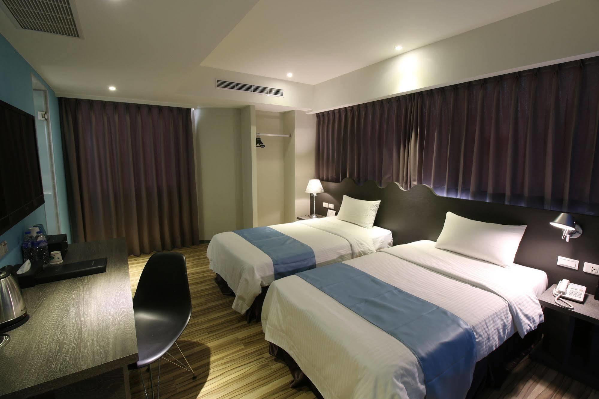 Blue Coast Hotel Kaohsiung Bagian luar foto