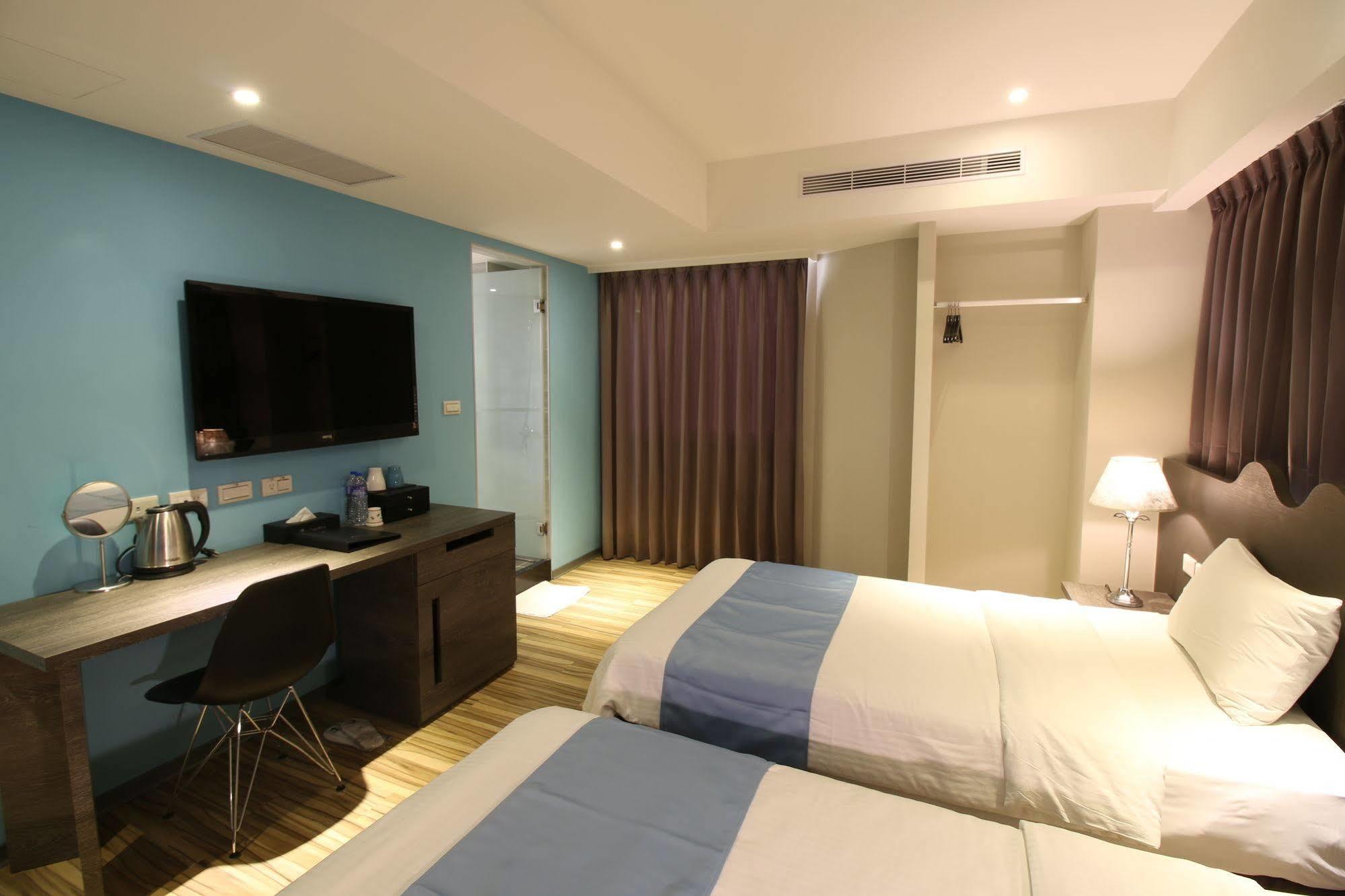 Blue Coast Hotel Kaohsiung Bagian luar foto