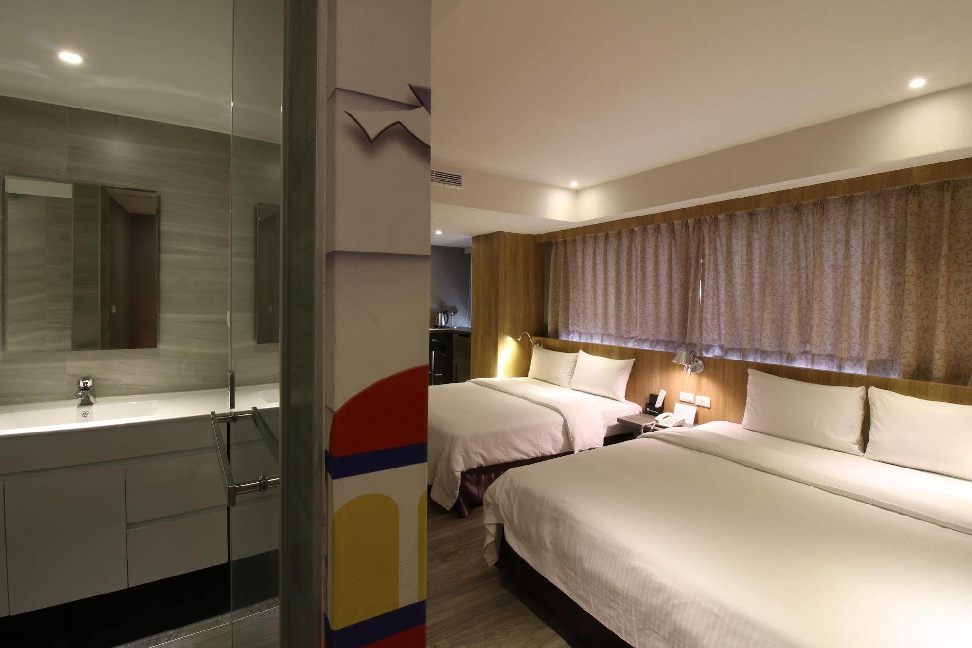 Blue Coast Hotel Kaohsiung Bagian luar foto
