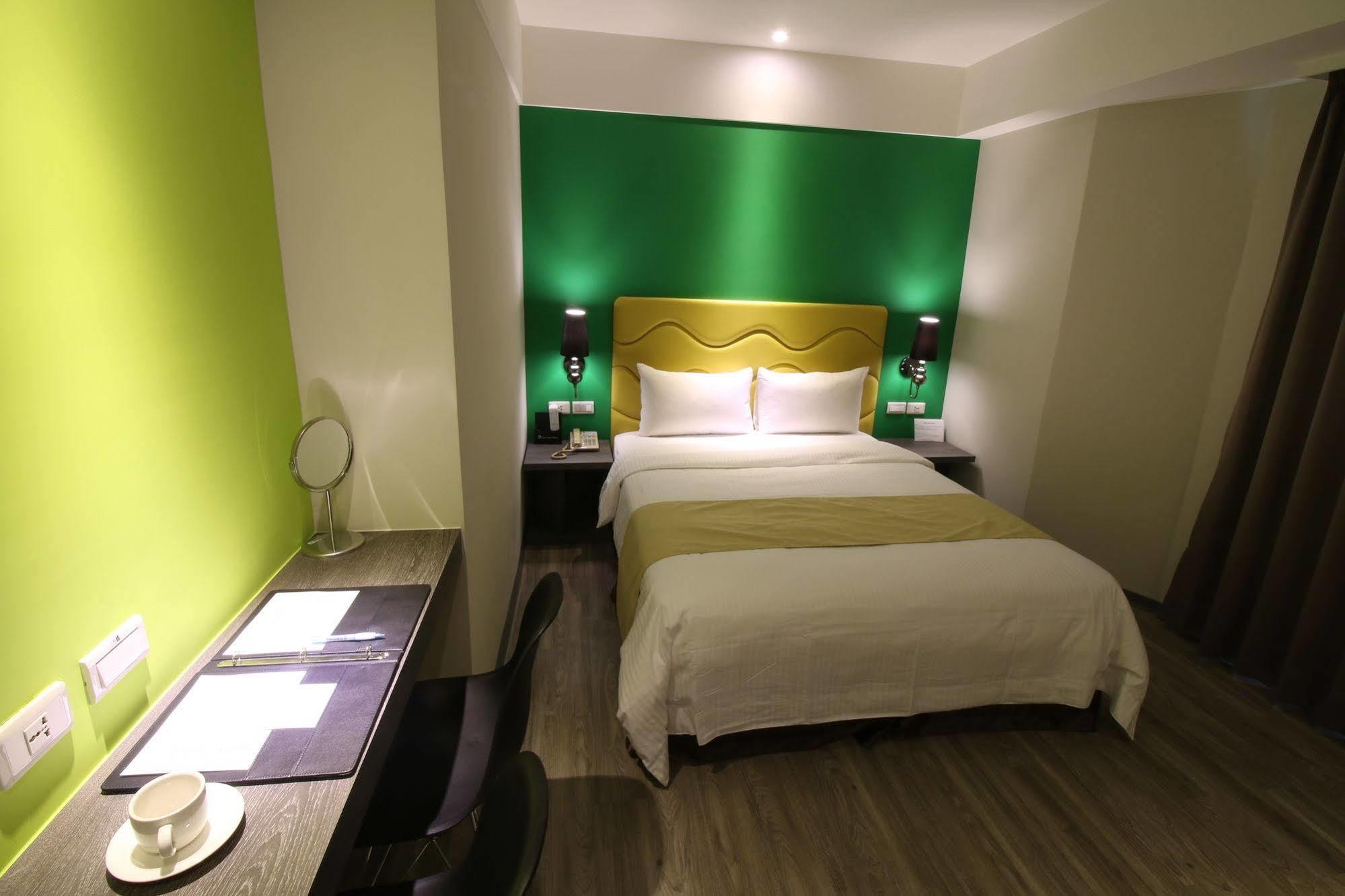 Blue Coast Hotel Kaohsiung Bagian luar foto