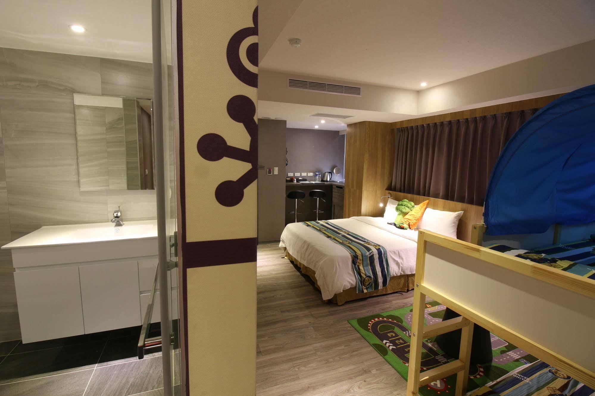 Blue Coast Hotel Kaohsiung Bagian luar foto