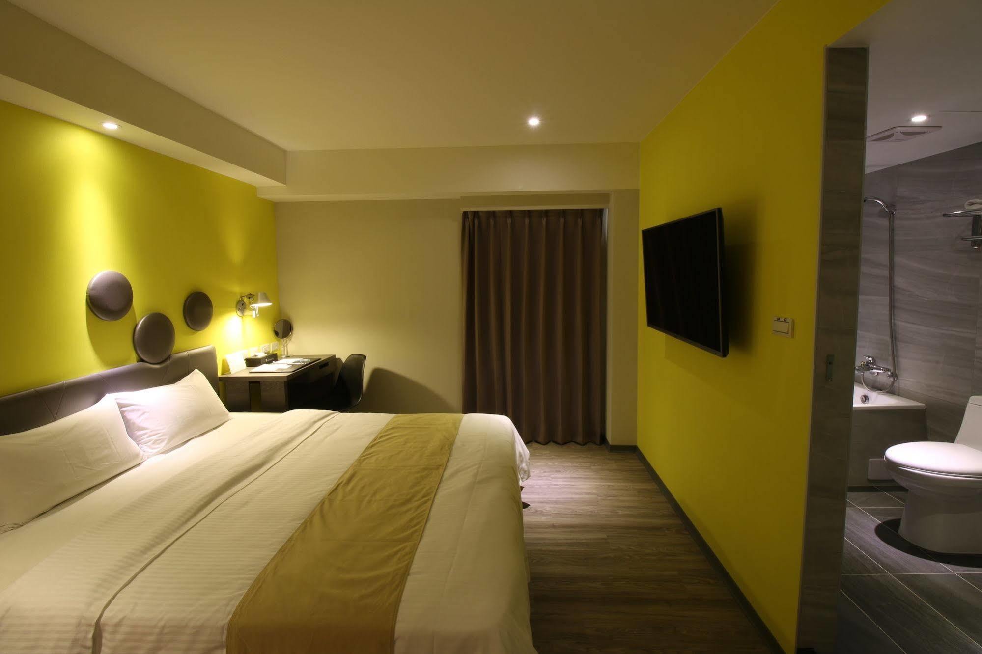 Blue Coast Hotel Kaohsiung Bagian luar foto