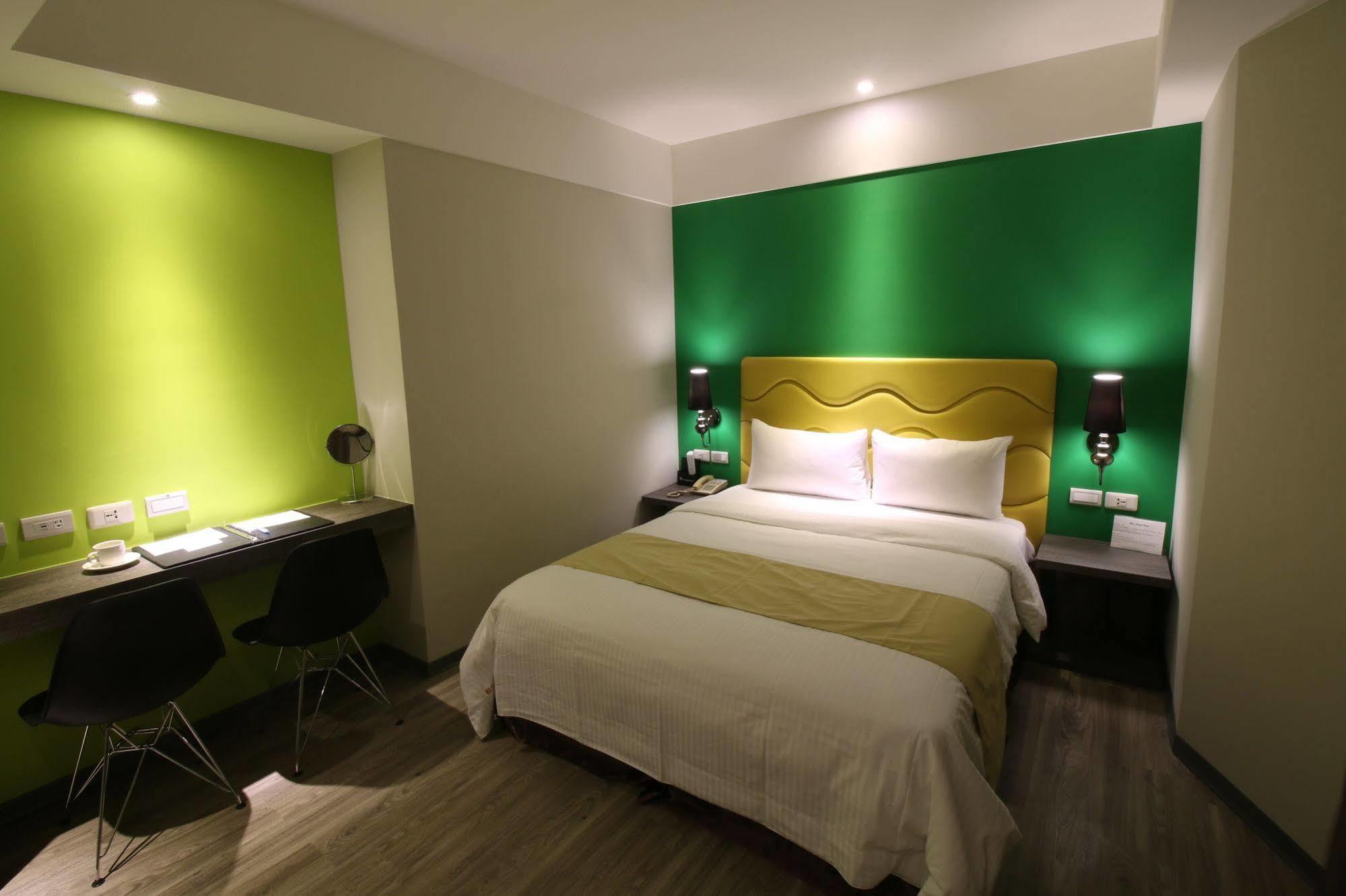 Blue Coast Hotel Kaohsiung Bagian luar foto